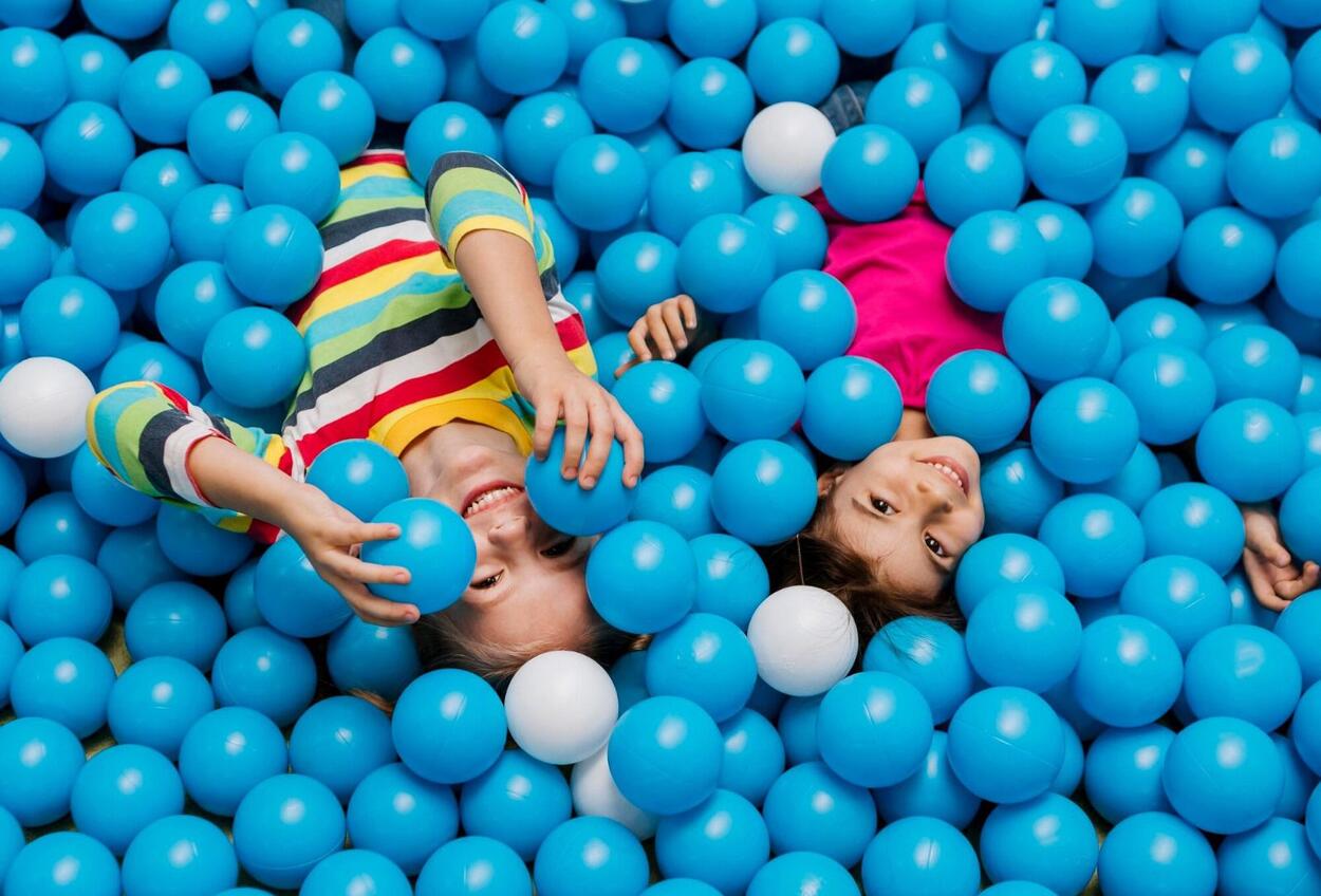 crianca-brincando_23-2148836320